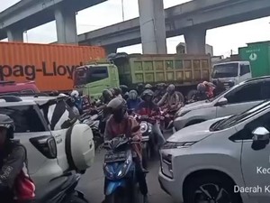 Macet Parah di Priok Jakut gara-gara Gerbang Masuk Pelabuhan Eror
