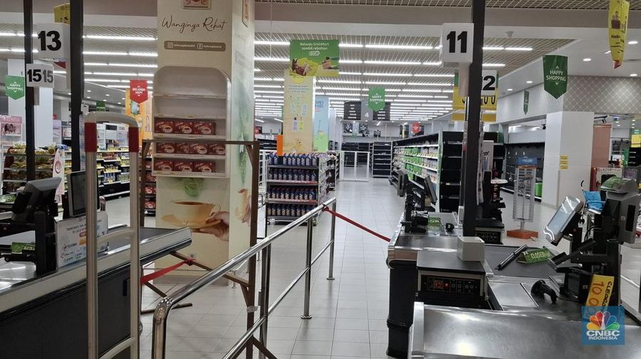 Kondisi Lulu Hypermarket Sawangan, Depok, Jawa Barat, Kamis (10/4/2025). (CNBC Indonesia/Chandra Dwi Pranata)
