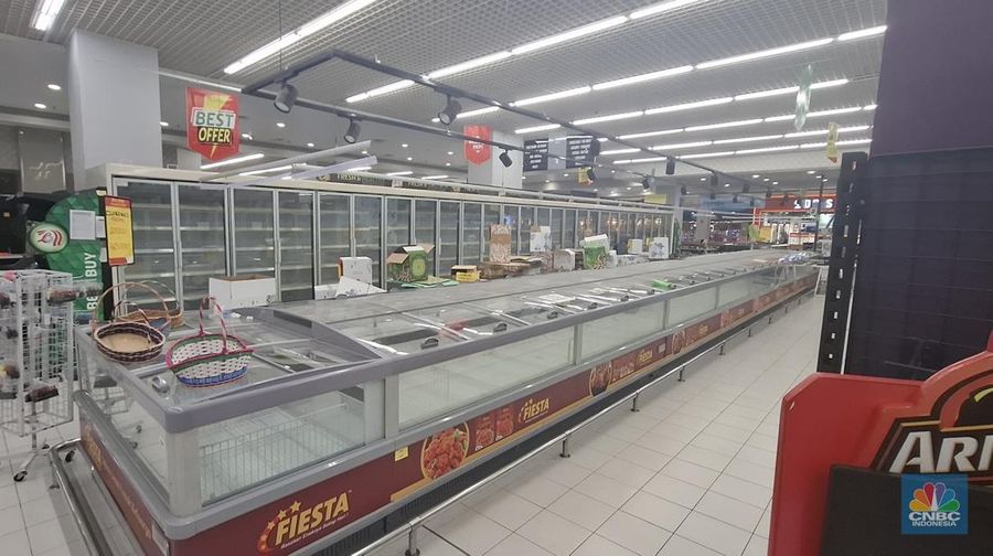 Kondisi Lulu Hypermarket Sawangan, Depok, Jawa Barat, Kamis (10/4/2025). (CNBC Indonesia/Chandra Dwi Pranata)