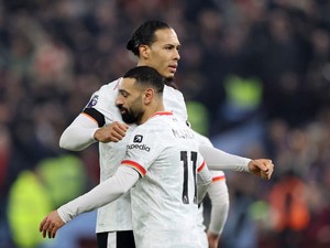 Van Dijk Maunya Mo Salah Stay di Liverpool