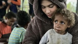 Momen Azizah Salsha Main Bareng Anak-anak Papua Tuai Pujian dari Netizen