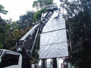 Pemkot Bongkar Reklame Tak Berizin di Lingkar Kebun Raya-Istana Bogor