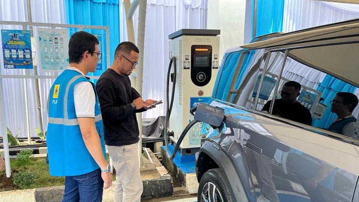Ramai Liburan Akhir Tahun Pakai EV, Konsumsi Listrik SPKLU Naik 479%!