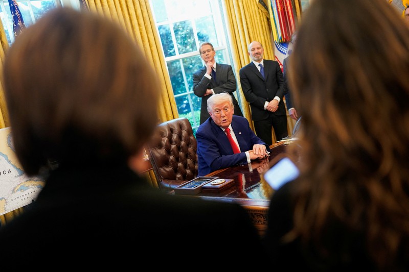 Presiden AS Donald Trump berbicara saat menandatangani perintah eksekutif dan proklamasi di Ruang Oval di Gedung Putih di Washington, D.C., AS, 9 April 2025. Presiden AS Donald Trump berbicara saat menandatangani perintah eksekutif dan proklamasi di Ruang Oval di Gedung Putih di Washington, D.C., AS, 9 April 2025. (REUTERS/Nathan Howard)