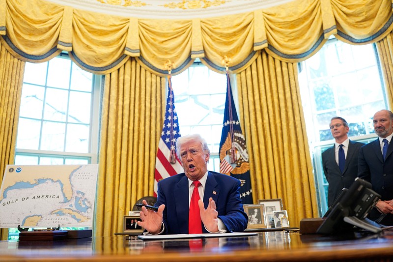 Presiden AS Donald Trump berbicara saat menandatangani perintah eksekutif dan proklamasi di Ruang Oval di Gedung Putih di Washington, D.C., AS, 9 April 2025. Presiden AS Donald Trump berbicara saat menandatangani perintah eksekutif dan proklamasi di Ruang Oval di Gedung Putih di Washington, D.C., AS, 9 April 2025. (REUTERS/Nathan Howard)