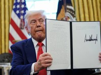 Ada Perang Tarif Trump, OJK Kasih Warning ke Industri Asuransi Kredit
