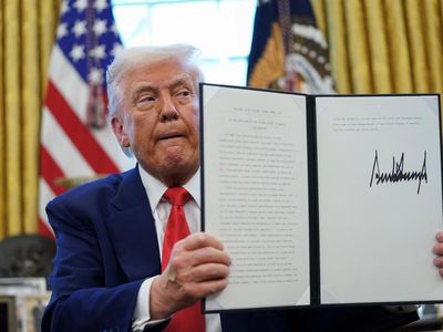 Bom! Trump Patok Tarif Baru untuk Produk Kayu Cs-Perang Dagang Memanas