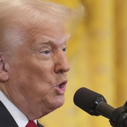 Tarif Trump Jadi Bumerang, Korban Berjatuhan di Negeri Sendiri
