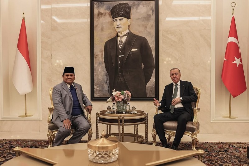 Presiden Republik Indonesia, Prabowo Subianto, tiba di Ankara, Turkiye, pada Rabu (9/4/2025) malam waktu setempat dalam rangka kunjungan kenegaraan untuk memperkuat hubungan bilateral antara Indonesia dan Turkiye. Presiden Republik Indonesia, Prabowo Subianto, tiba di Ankara, Turkiye, pada Rabu (9/4/2025) malam waktu setempat dalam rangka kunjungan kenegaraan untuk memperkuat hubungan bilateral antara Indonesia dan Turkiye. (Instagram/presidenrepublikindonesia)