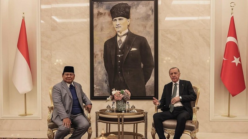 Presiden Republik Indonesia, Prabowo Subianto, tiba di Ankara, Turkiye, pada Rabu (9/4/2025) malam waktu setempat dalam rangka kunjungan kenegaraan untuk memperkuat hubungan bilateral antara Indonesia dan Turkiye. (Instagram/presidenrepublikindonesia)