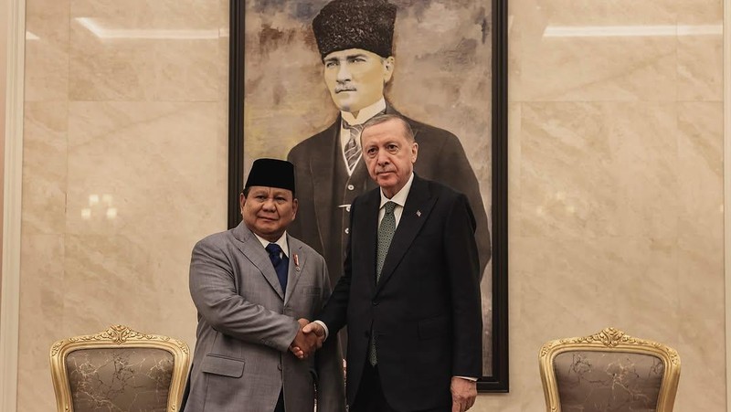 Presiden Republik Indonesia, Prabowo Subianto, tiba di Ankara, Turkiye, pada Rabu (9/4/2025) malam waktu setempat dalam rangka kunjungan kenegaraan untuk memperkuat hubungan bilateral antara Indonesia dan Turkiye. (Instagram/presidenrepublikindonesia)