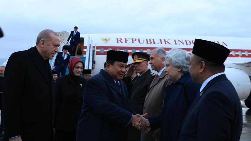 Presiden Republik Indonesia, Prabowo Subianto, tiba di Ankara, Turkiye, pada Rabu (9/4/2025) malam waktu setempat dalam rangka kunjungan kenegaraan untuk memperkuat hubungan bilateral antara Indonesia dan Turkiye. (Instagram/presidenrepublikindonesia)