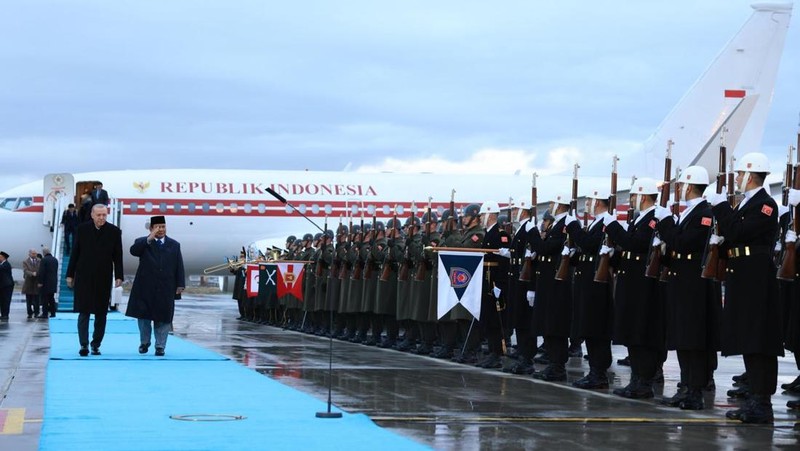 Presiden Republik Indonesia, Prabowo Subianto, tiba di Ankara, Turkiye, pada Rabu (9/4/2025) malam waktu setempat dalam rangka kunjungan kenegaraan untuk memperkuat hubungan bilateral antara Indonesia dan Turkiye. (Instagram/presidenrepublikindonesia)