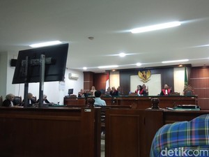 Suami Fenny Frans Jalani Sidang Tuntutan Kasus Skincare Merkuri Hari Ini