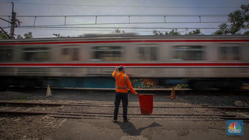Suasana perlintasan kereta api tanpa palang pintu di Jalan Penjernihan 1, Tanah Abang, Jakarta, Kamis (10/4/2025). (CNBC Indonesia/Faisal Rahman) Suasana perlintasan kereta api tanpa palang pintu di Jalan Penjernihan 1, Tanah Abang, Jakarta, Kamis (10/4/2025). (CNBC Indonesia/Faisal Rahman)