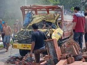 Fakta Tragis Truk Tabrak Gapura Tewaskan 2 Orang gegara Google Maps