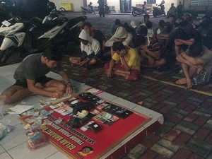 Polisi Gerebek Kampung Rawan Narkoba di Mataram, 41 Orang Ditangkap