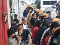 Bukan FOMO, Warga RI Rela Antri Beli Emas Sejak Subuh Gara-Gara ini
