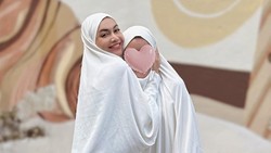 Perjuangan Denada Jadi Ibu Tunggal Demi Masa Depan Aisyah