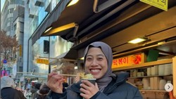 Gaya Seru Megawati Hangestri Saat Kulineran di Korea Selatan
