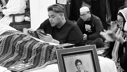 Semua yang Terjadi di Prosesi Pemakaman Titiek Puspa