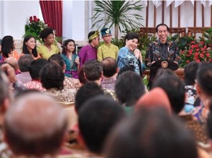 Kenang Titiek Puspa, Jokowi Unggah Momen Kebersamaan Saat di Istana