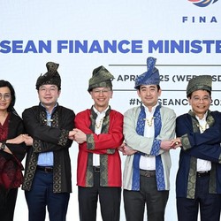 Tinggalkan Dolar AS! ASEAN Siap Dagang Pakai Mata Uang Lokal
