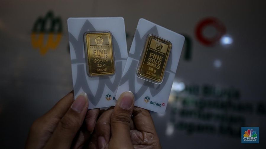 Pelanggan memadati Butik Emas Antam di Pulogadung, Jakarta, Kamis (10/4/2025). Pelanggan memadati Butik Emas Antam di Pulogadung, Jakarta, Kamis (10/4/2025). (CNBC Indonesia/Faisal Rahman)