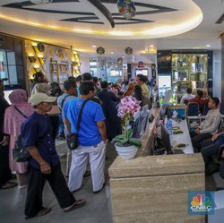 Kisah Pemburu Emas: Datang Jam 3 Pagi Dapat Nomor Antrean 46