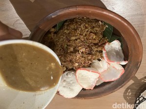 Nikmatnya Nasi Goreng Disiram Kuah di Medan, Pakai Kuah Ala Gultik Berempah