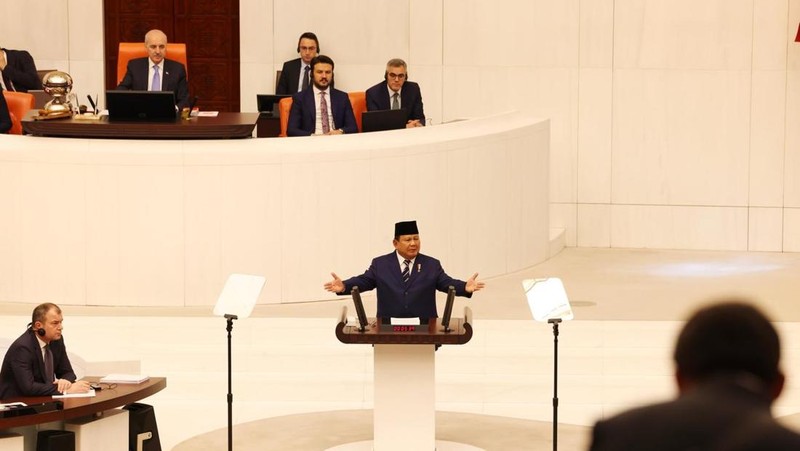 Presiden Prabowo Subianto memberikan pidato di Parlemen Turki, Ankara, Kamis (10/4/2025). (Dok. BPMI)