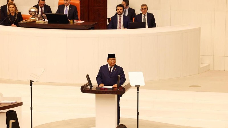 Presiden Prabowo Subianto memberikan pidato di Parlemen Turki, Ankara, Kamis (10/4/2025). (Dok. BPMI)