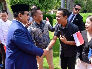 Tiba di Antalya Turki, Prabowo Disambut Antusias Mahasiswa Indonesia