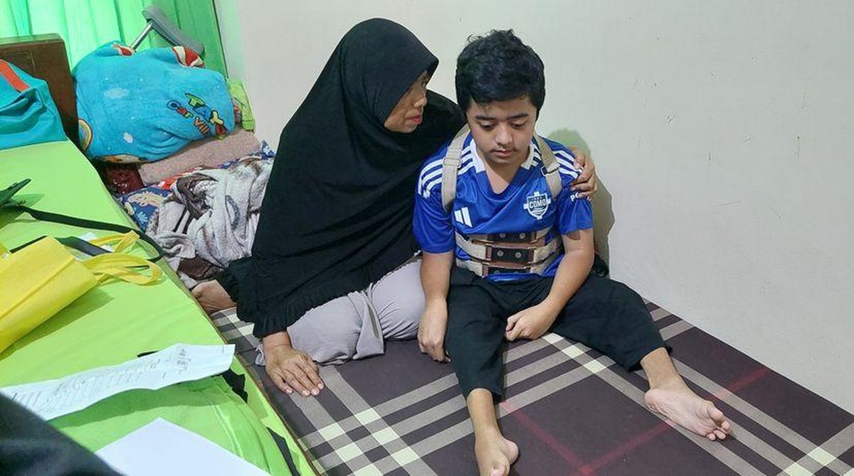 remaja-asal-siak-riau-kiki-nugraha-14-sudah-mengalami-patah-tulang-sejak-umur-3-tahun-dan-terus-berlanjut-belasan-tahun-hingga-1744358320360_169 Kiki Pasien Kerapuhan Tulang, Live 16 Operasi untuk Balita