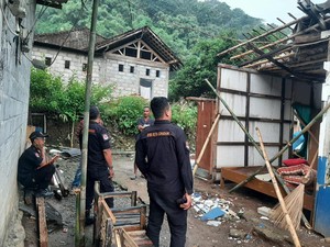 Rumah di Banyumanik Semarang Roboh Usai Hujan Deras, 7 Orang Mengungsi