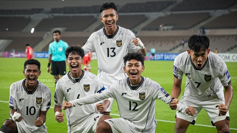 Timnas Indonesia U-17 meraih kemenangan saat menghadapi Afghanistan di Piala Asia U-17 2025. Garuda Muda menang dua gol tanpa balas. Matchday pamungkas Grup C Piala Asia U-17 menghadirkan Indonesia vs Afghanistan. Duel digelar di Prince Abdullan Al-Faisal Stadium, Jumat (11/4/2025) dini hari WIB. (Dok. PSSI)