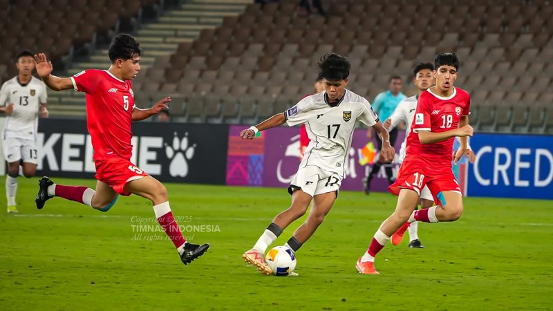 Timnas Indonesia U-17 meraih kemenangan saat menghadapi Afghanistan di Piala Asia U-17 2025. Garuda Muda menang dua gol tanpa balas. Matchday pamungkas Grup C Piala Asia U-17 menghadirkan Indonesia vs Afghanistan. Duel digelar di Prince Abdullan Al-Faisal Stadium, Jumat (11/4/2025) dini hari WIB. (Dok. PSSI) Timnas Indonesia U-17 meraih kemenangan saat menghadapi Afghanistan di Piala Asia U-17 2025. Garuda Muda menang dua gol tanpa balas. Matchday pamungkas Grup C Piala Asia U-17 menghadirkan Indonesia vs Afghanistan. Duel digelar di Prince Abdullan Al-Faisal Stadium, Jumat (11/4/2025) dini hari WIB. (Dok. PSSI)