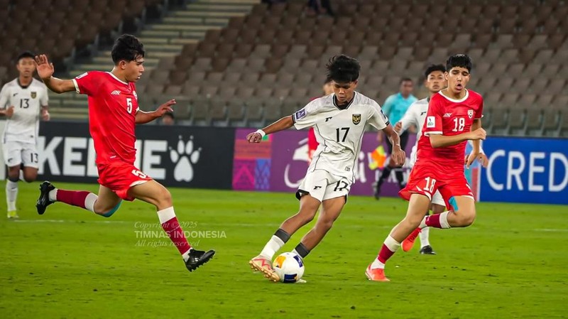 Timnas Indonesia U-17 meraih kemenangan saat menghadapi Afghanistan di Piala Asia U-17 2025. Garuda Muda menang dua gol tanpa balas. Matchday pamungkas Grup C Piala Asia U-17 menghadirkan Indonesia vs Afghanistan. Duel digelar di Prince Abdullan Al-Faisal Stadium, Jumat (11/4/2025) dini hari WIB. (Dok. PSSI)
