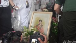 Peran Besar Titiek Puspa dalam Karier Hetty Koes Endang