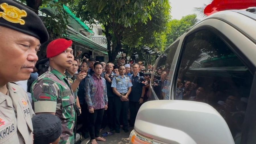 Wapres Gibran Rakabuming melayat ke kediaman Titiek Puspa. (Dok. Setwapres)