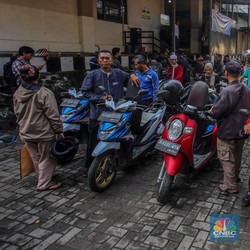 Warga Daerah Ini Rela Antre Panjang Demi Pemutihan Pajak Kendaraan