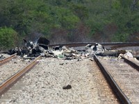 Lagi, Kecelakaan Pesawat Terjadi! 3 Orang Tewas-Mobil Terdorong ke Rel