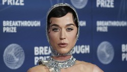 Intip Persiapan Katy Perry Pergi ke Luar Angkasa Bersama Tunangan Jeff Bezos
