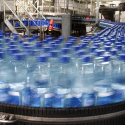 Bali Tiba-Tiba Larang Jual Air Mineral Kemasan Kurang 1 Liter, Kenapa?