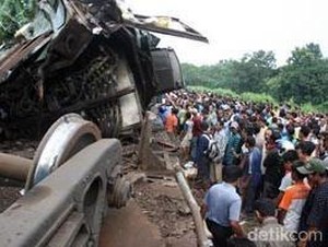 Tragedi Adu Banteng KA di Bojonegoro yang Tewaskan Masinis dan Asistennya