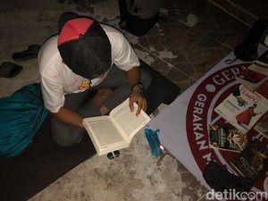 Aksi Persami di DPRD Kalteng: Sempat Bersitegang Sebelum Bubar karena Hujan
