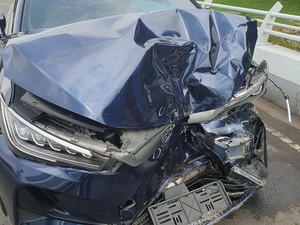 BYD M6 Tabrak Bokong Toyota Alphard, Begini Kondisinya
