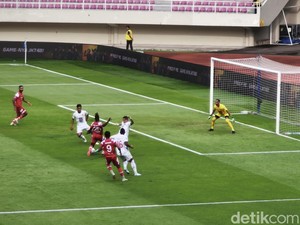 Yakob Sayuri Hattrick Babak Pertama, Malut United Unggul 0-3 dari Persis Solo