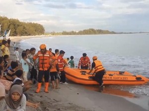 16 Pelajar Terseret Ombak di Pantai Tiku Agam: 1 Tewas, 2 Hilang