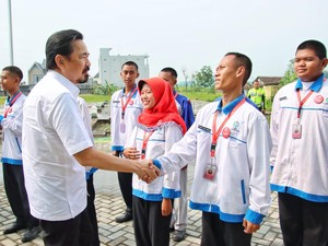 Kunjungi SMK Asy-Syarif, Rusdi Kirana Tekankan Pentingnya Lulusan Siap Kerja